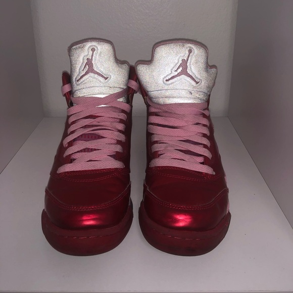 Jordan Sneaker - Picture 2 of 3